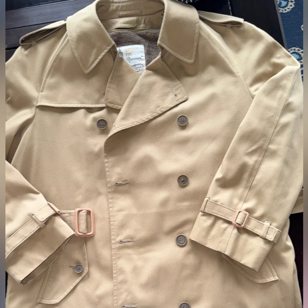 Vintage London Fog Tan Trench Coat Removable Zipped Lining Sz 44R Large - Picture 7 of 12